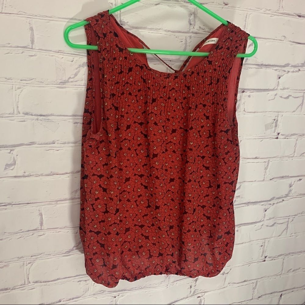 Max Studio small top